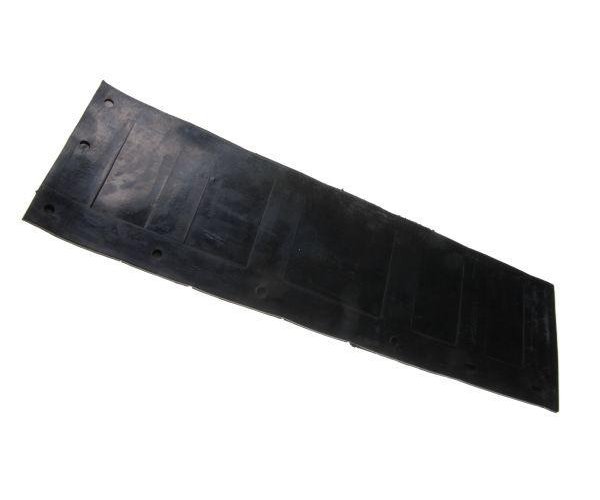 Osłona gumowa prawa błotnika przedni napęd C-385