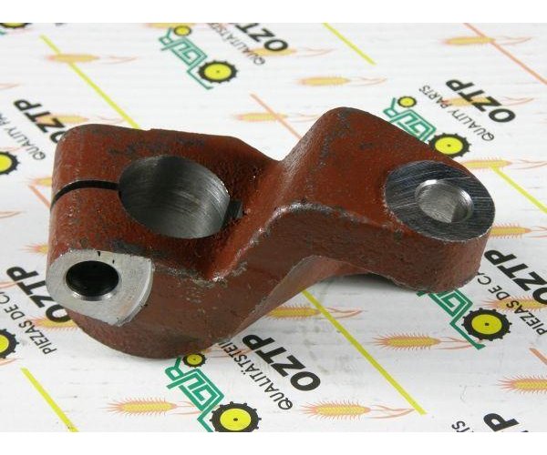 Ramię zwrotnicy prawe MF3/235