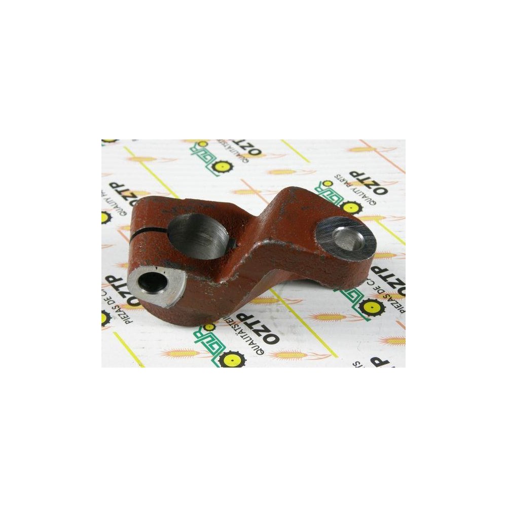 Ramię zwrotnicy prawe MF3/235