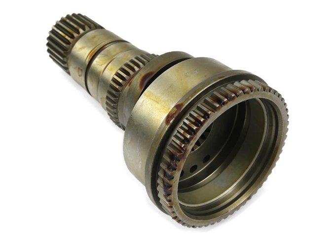 Wałek napędu pompy oleju John Deere RE225878