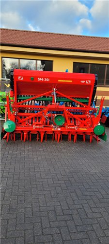Siewnik zbożowy nadbudowany AGRO-MASZ SN-301 na bronie aktywnej 3.0m