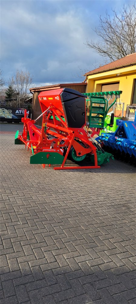 Siewnik zbożowy nadbudowany AGRO-MASZ SN-301 na bronie aktywnej 3.0m