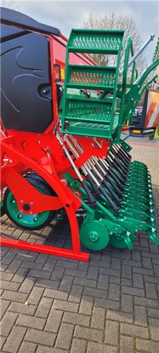 Siewnik zbożowy nadbudowany AGRO-MASZ SN-301 na bronie aktywnej 3.0m