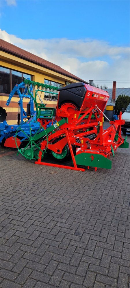 Siewnik zbożowy nadbudowany AGRO-MASZ SN-301 na bronie aktywnej 3.0m